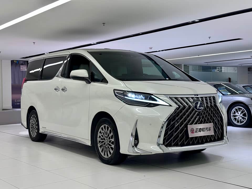 Lexus LM