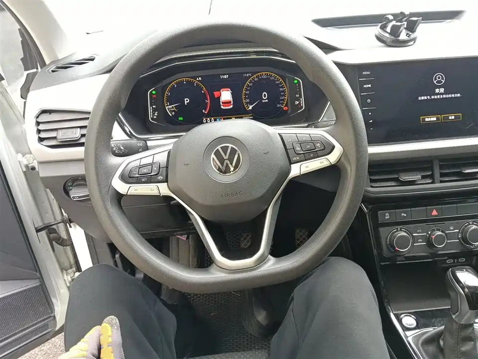 Volkswagen Exploring the shadow