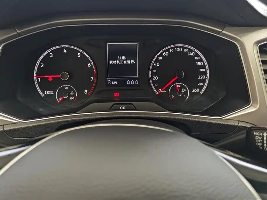 Volkswagen T-ROC exploring Songs