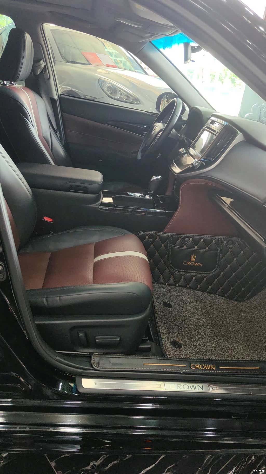 Toyota Crown, 2017 4