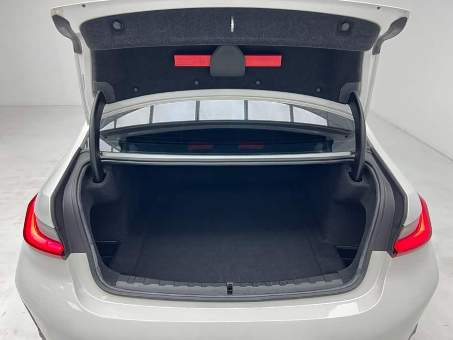 BMW 3 Series 2023, фото 12
