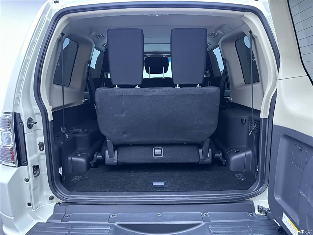 Mitsubishi Pajero, 2024 17