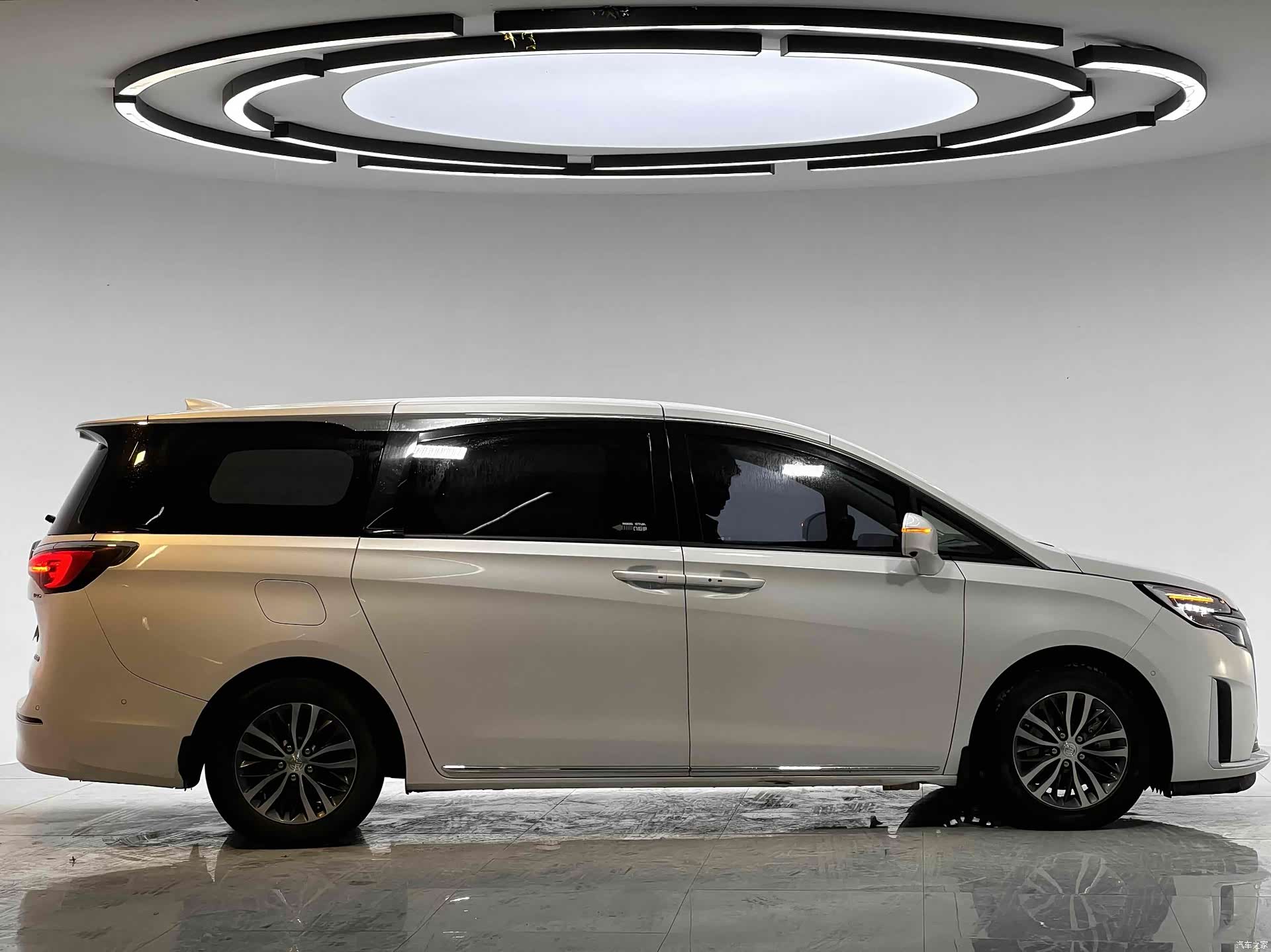 Buick GL8, 2022 9