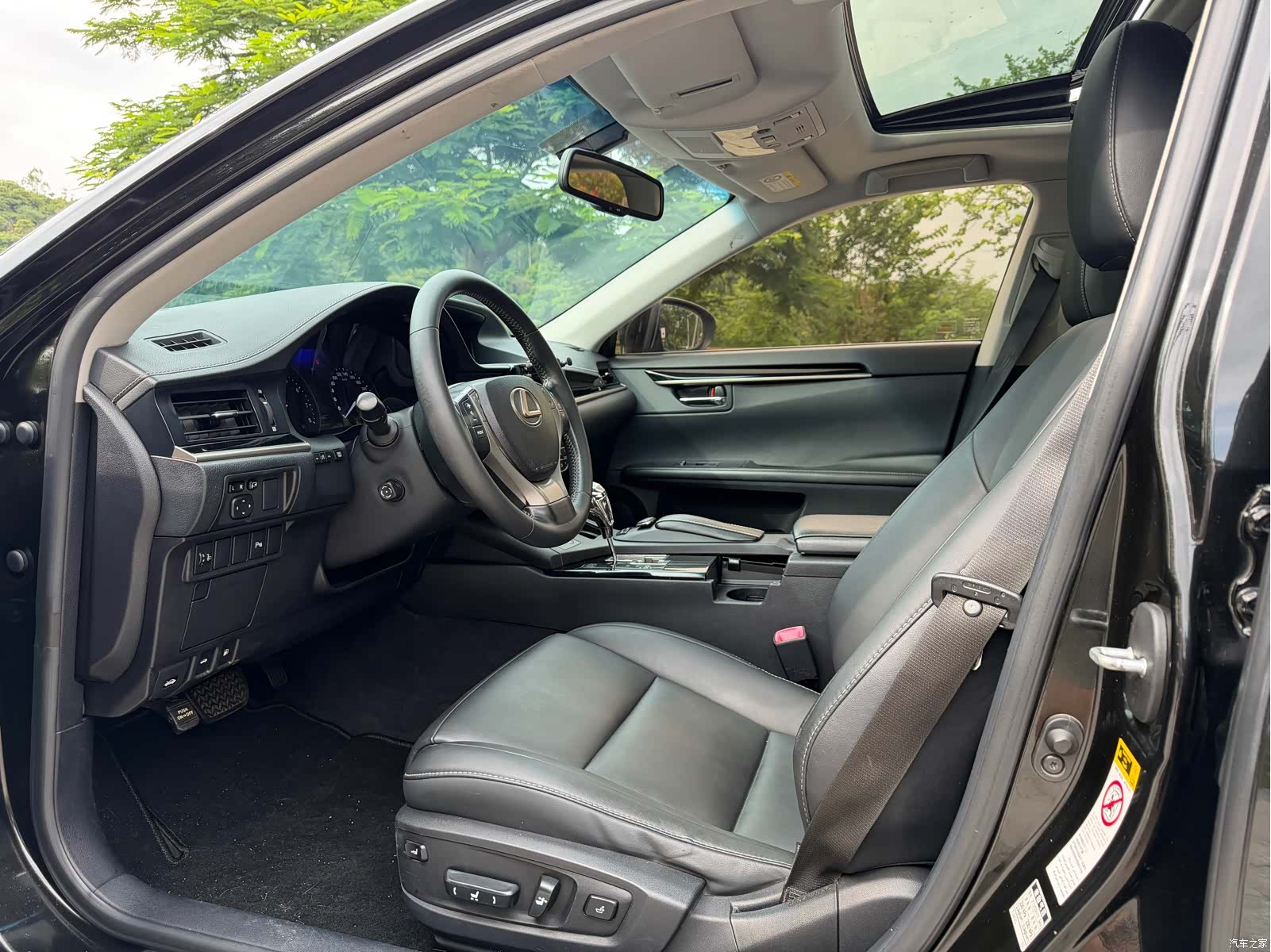 Lexus ES, 2012 4