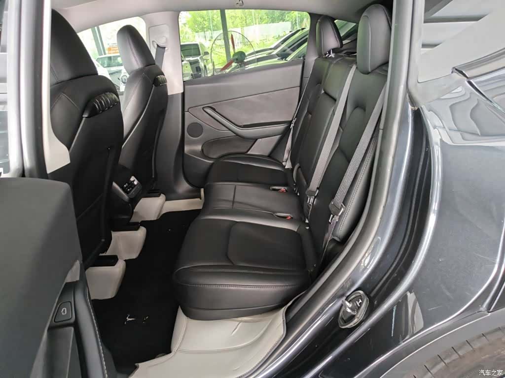 Tesla Model Y, 2024 17