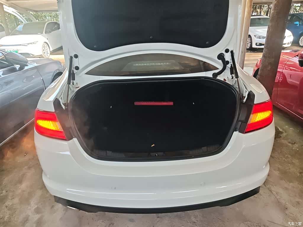 Jaguar XF, 2015 19