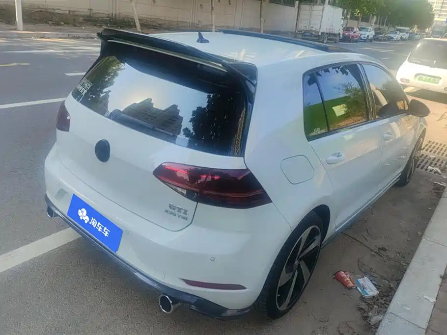 Volkswagen Golf GTI