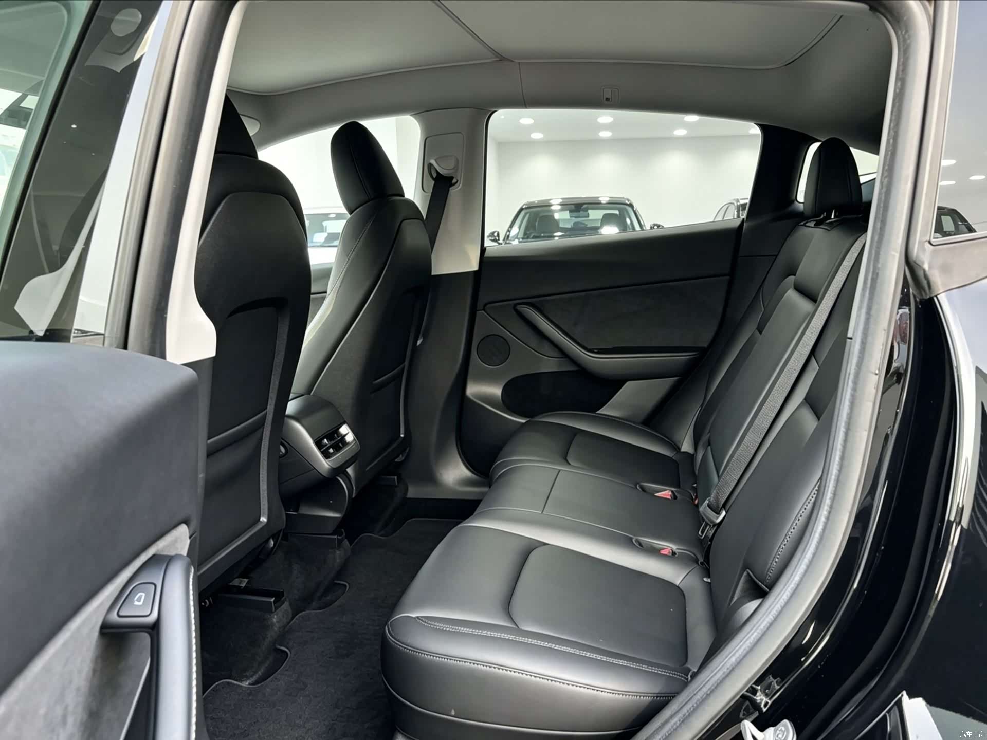Tesla Model Y, 2023 7