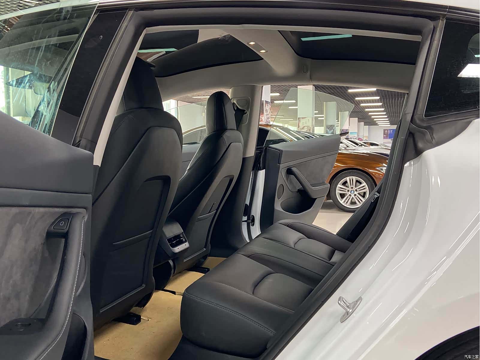 Tesla Model 3, 2023 9