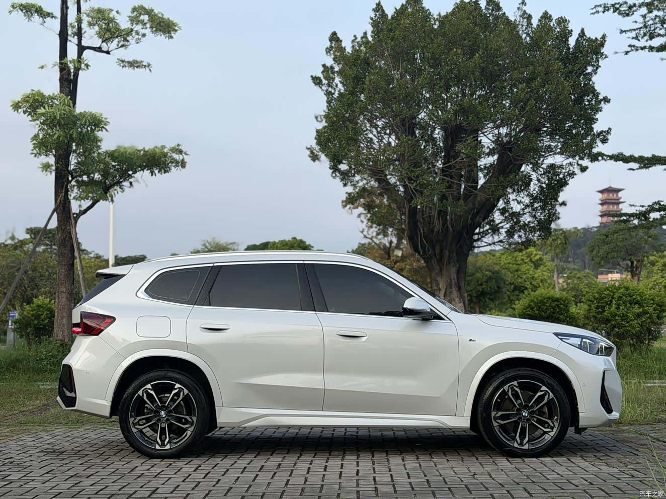BMW X1, 2023 все фото