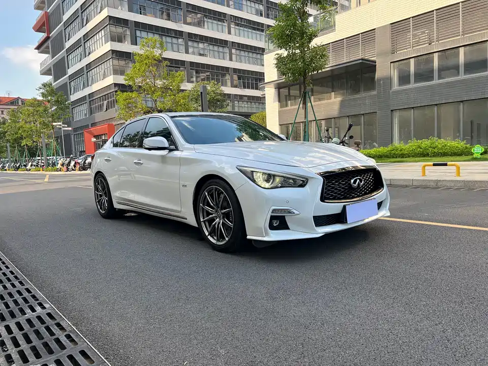 Infiniti Q50L