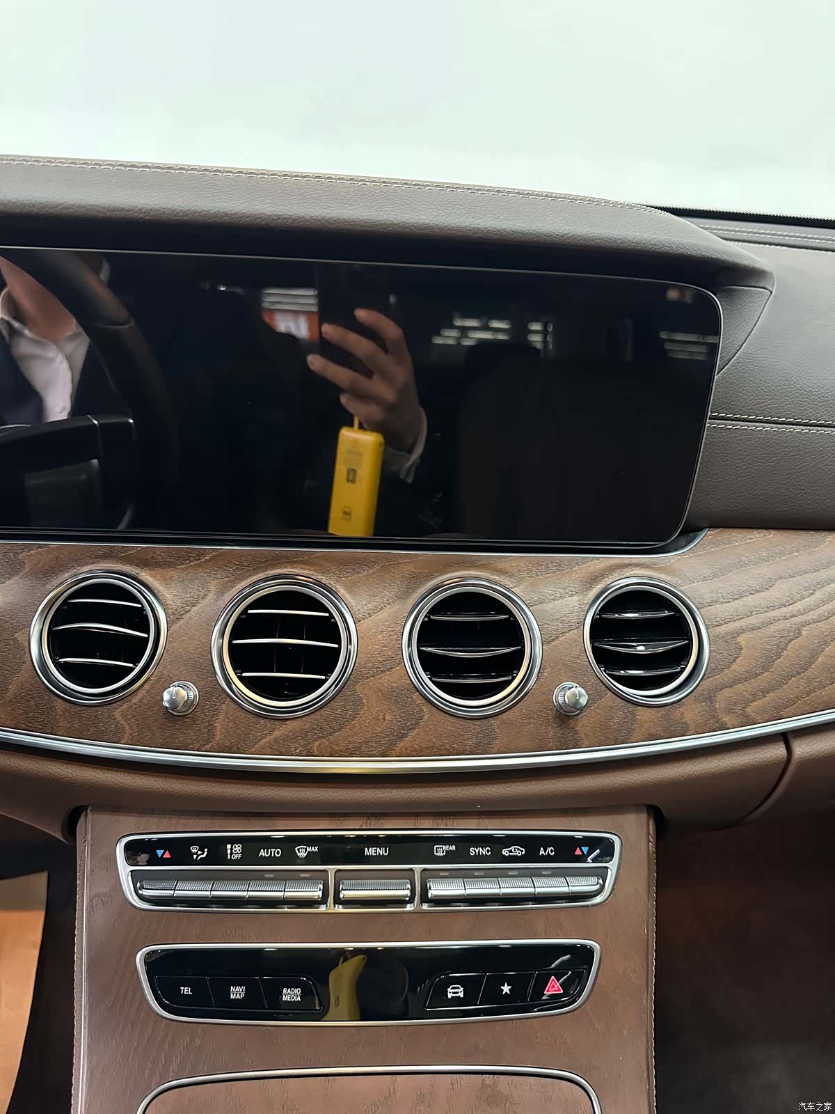 Mercedes-Benz E-Class, 2023 23