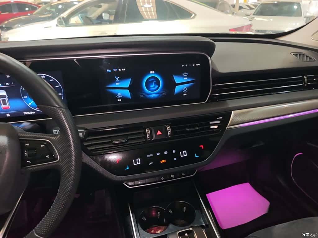 Hongqi HS5, 2023 13