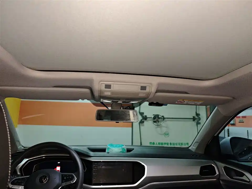 Volkswagen Exploring the shadow