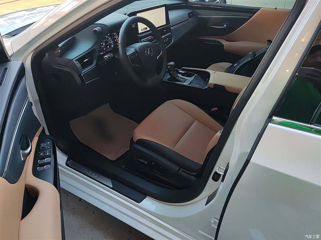 Lexus ES, 2024 13