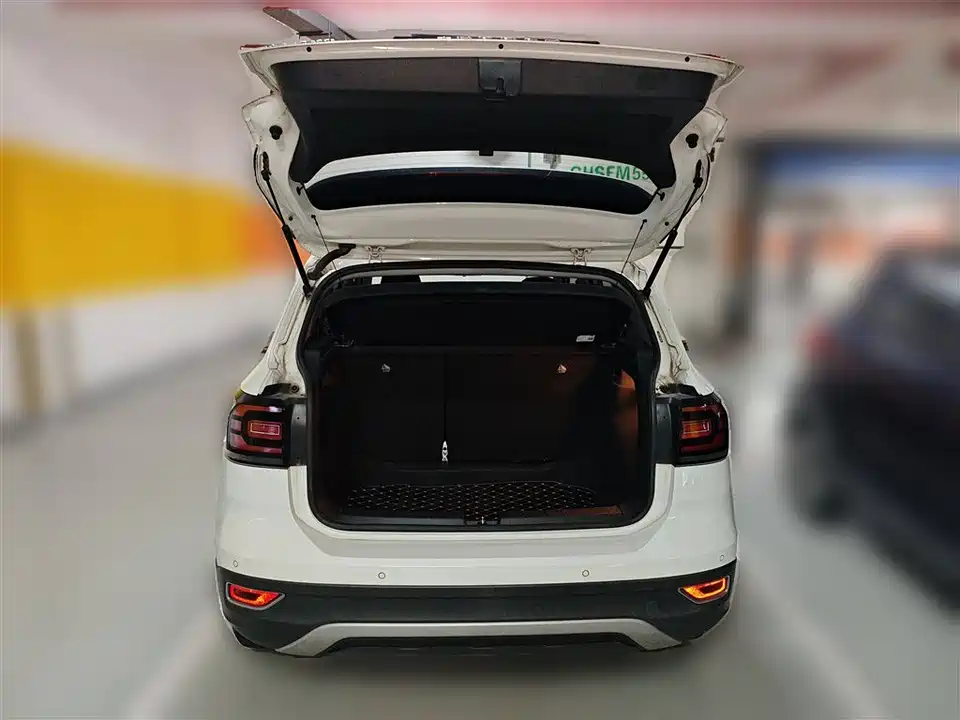 Volkswagen Exploring the shadow