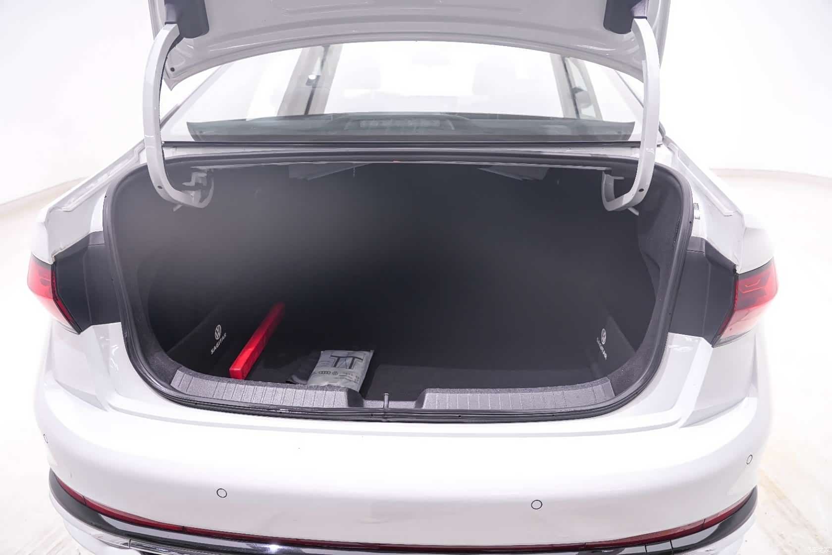 Volkswagen Sagitar, 2022 23