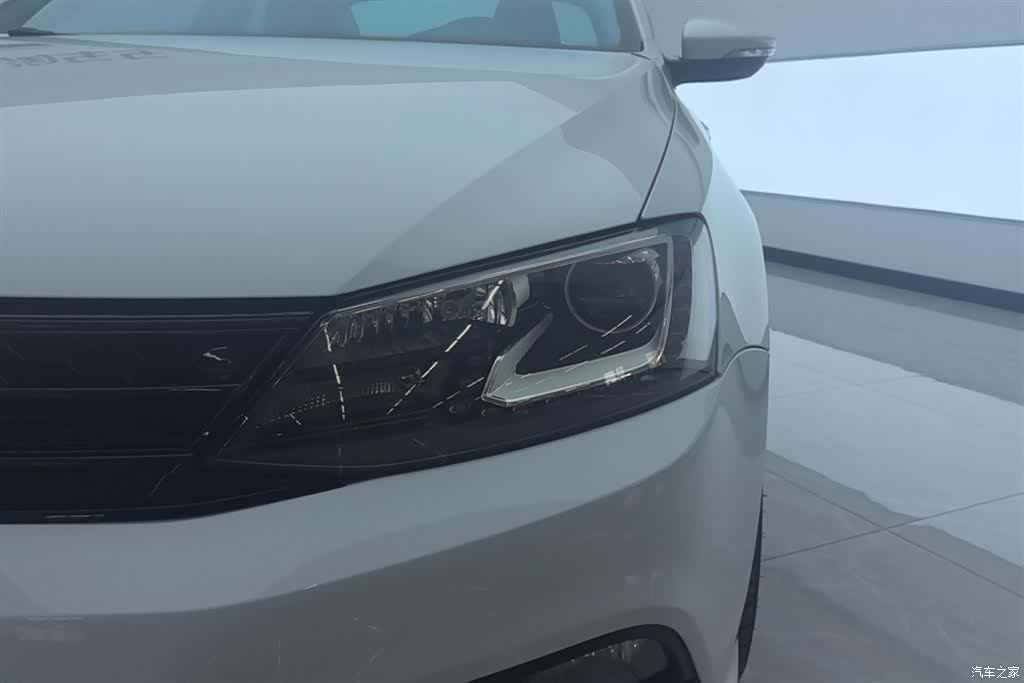 Volkswagen Sagitar, 2017 все фото