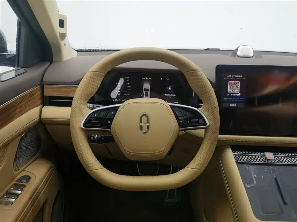 AITO Ask the world M7