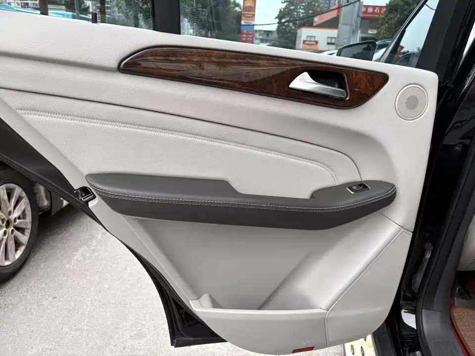 Mercedes-Benz M class