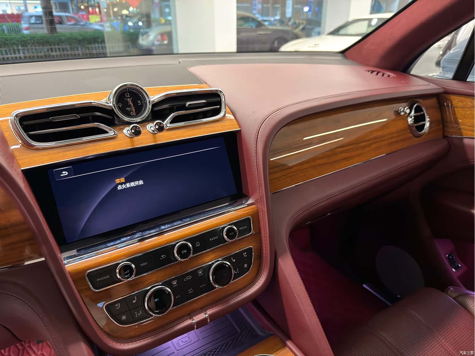 Bentley Bentayga, 2022 14