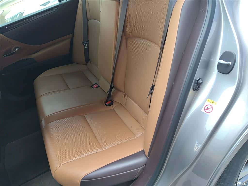 Lexus ES, 2019 17