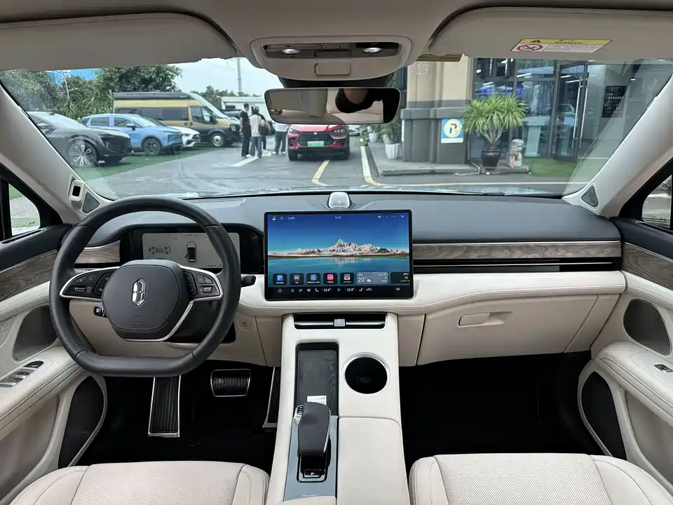 AITO Ask the world M5