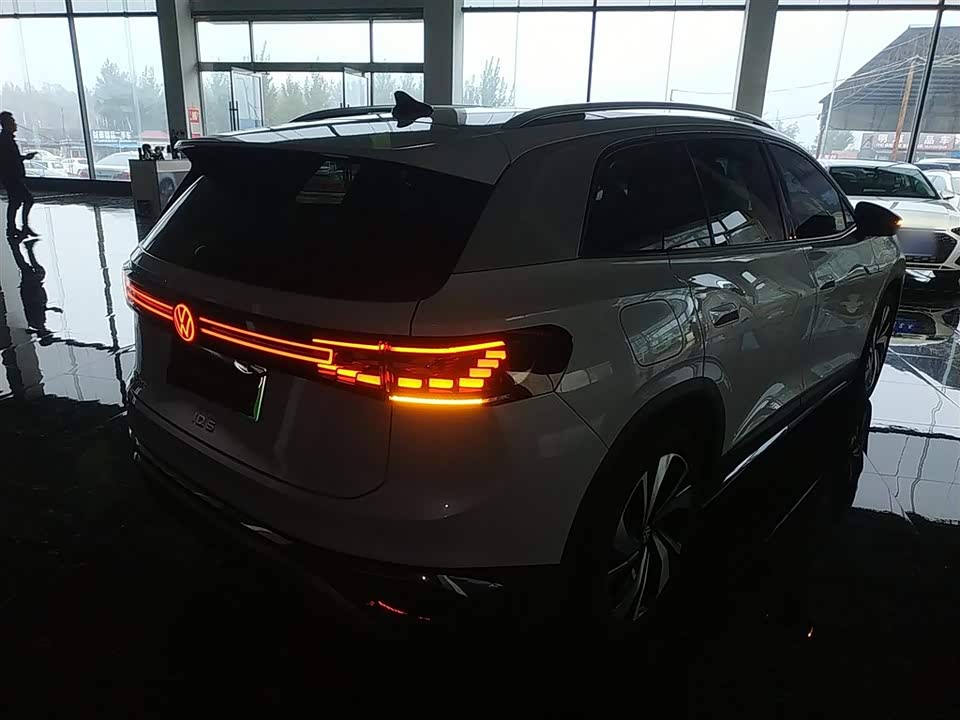 Volkswagen ID.6 CROZZ