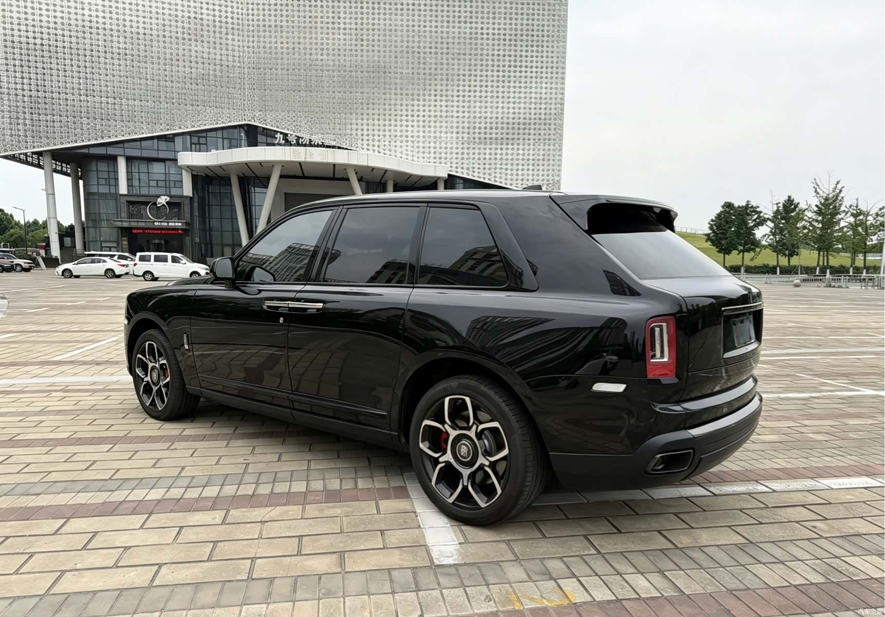 Rolls-Royce Cullinan, 2022 4