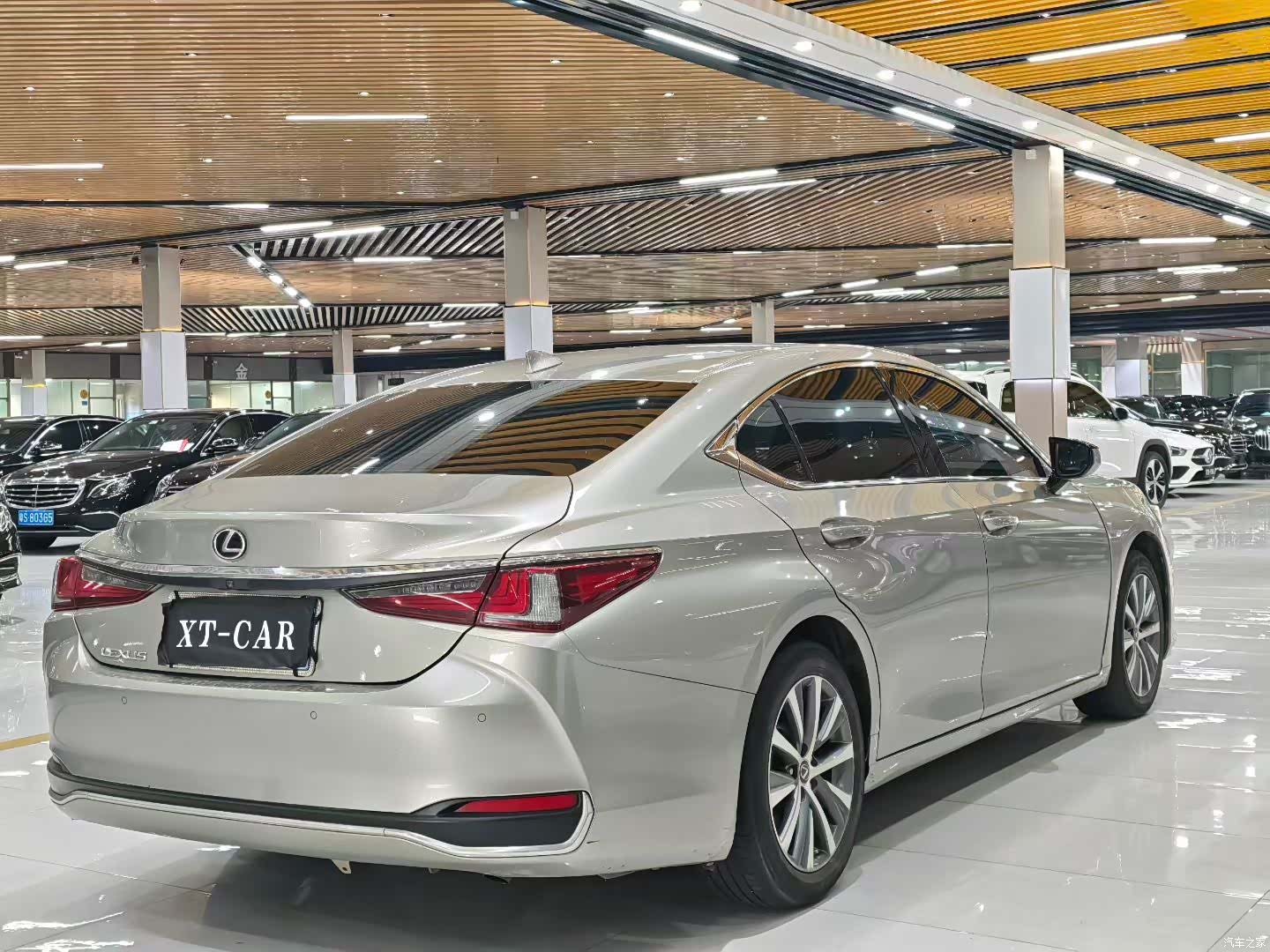 Lexus ES, 2020 4