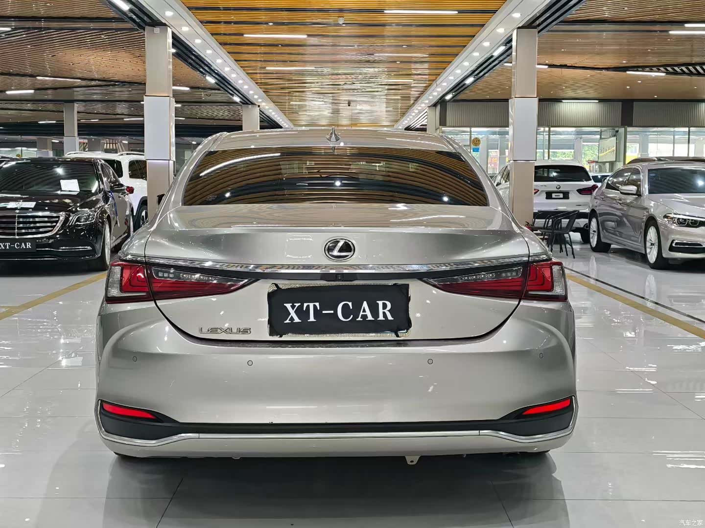 Lexus ES, 2020 все фото