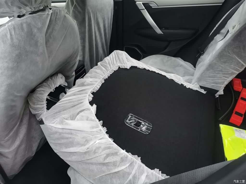 Geely Coolray, 2026 17