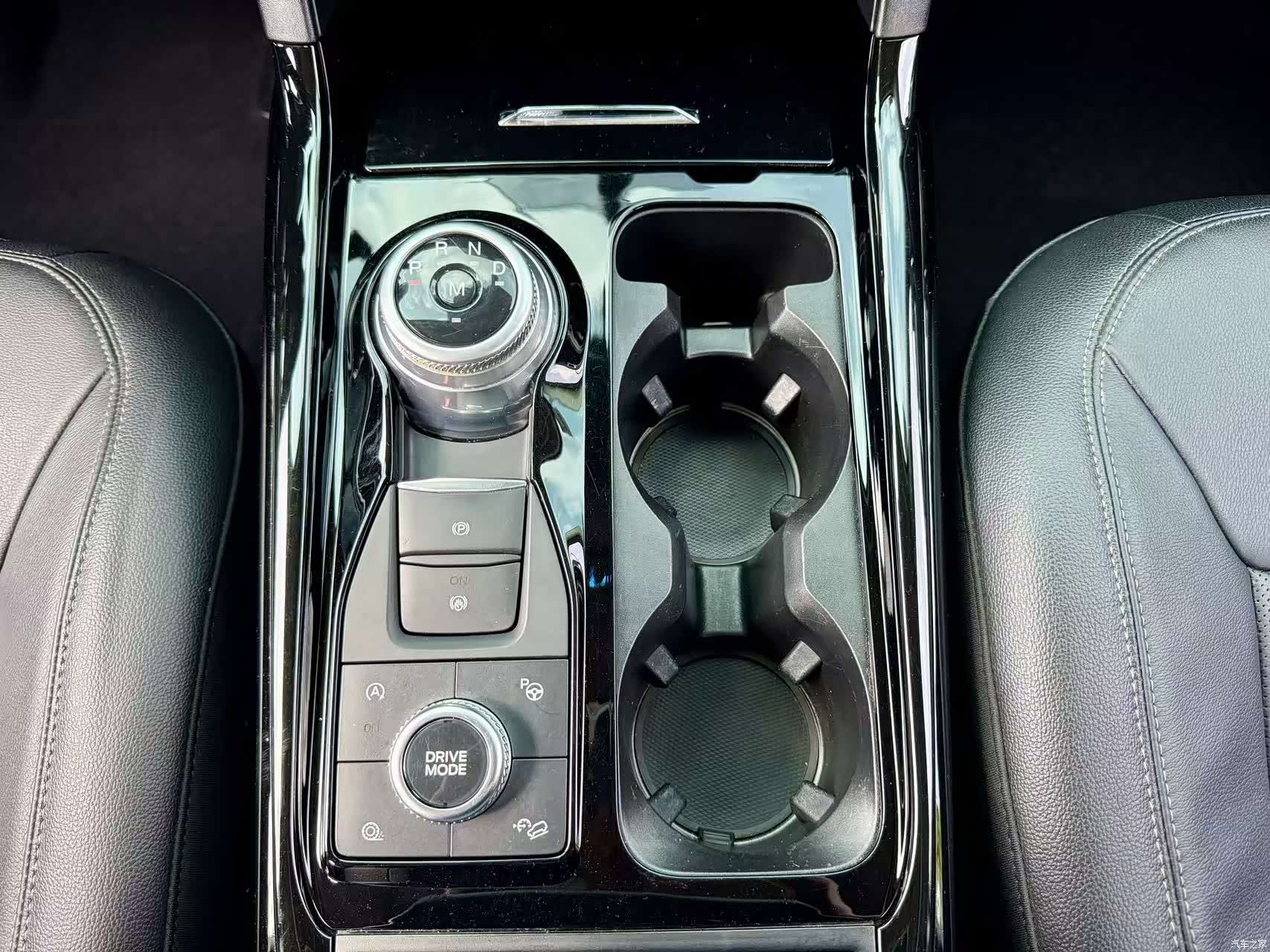 Ford Explorer, 2021 12