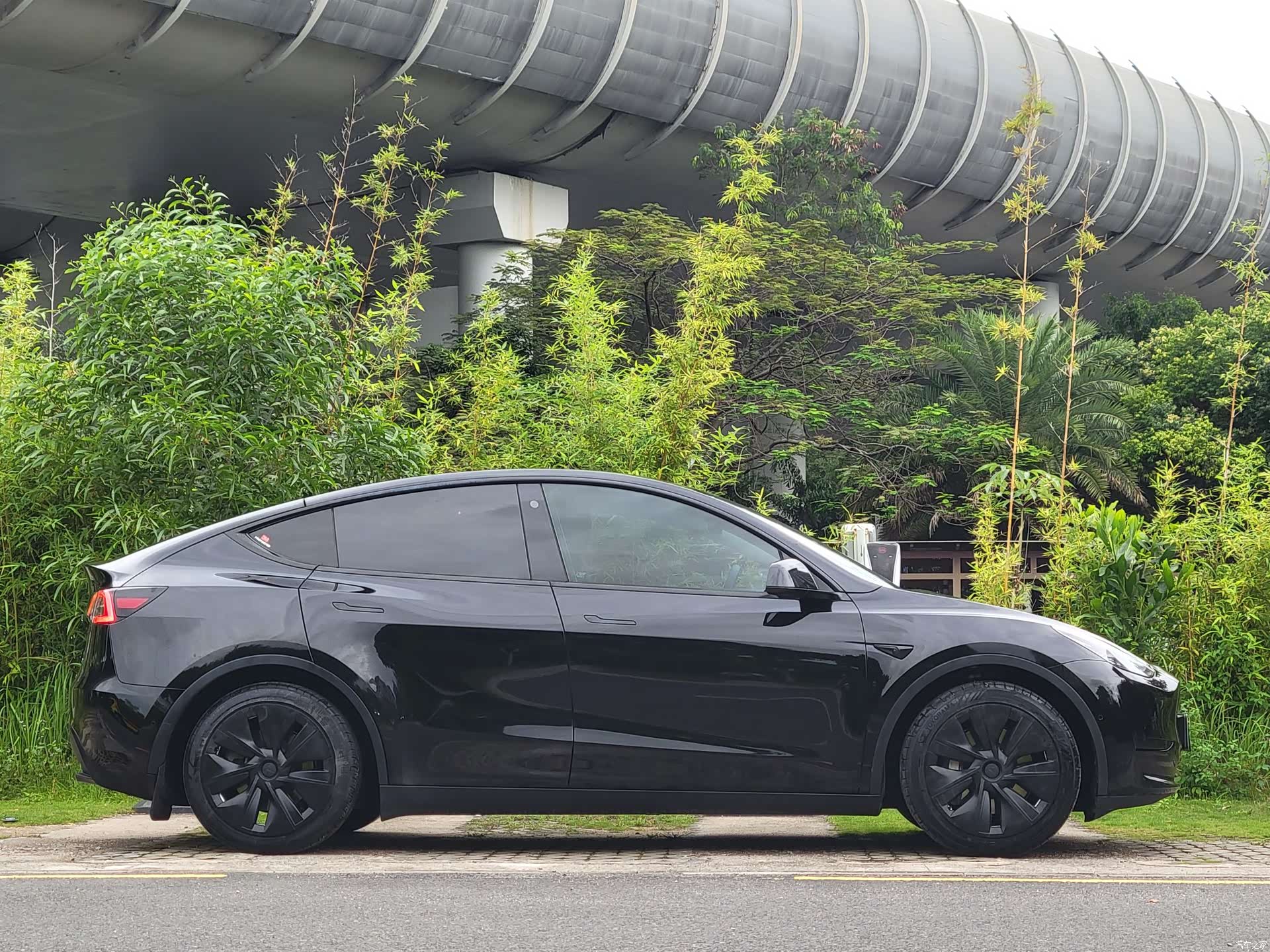 Tesla Model Y, 2023 13