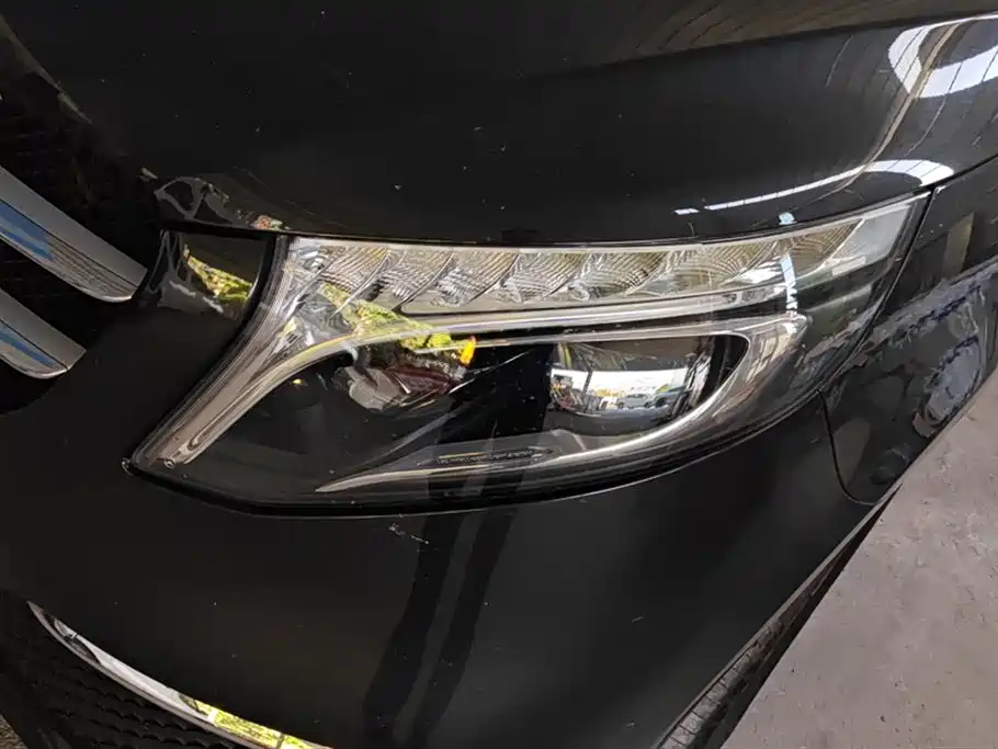 Mercedes-Benz V-class