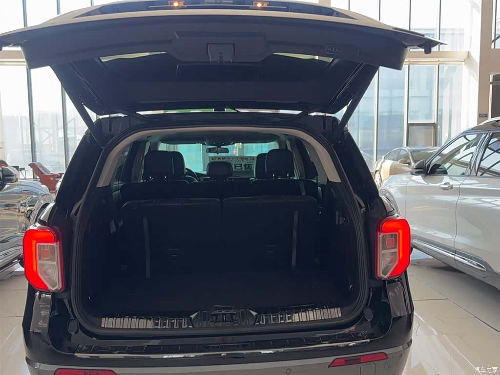 Ford Explorer, 2021 12