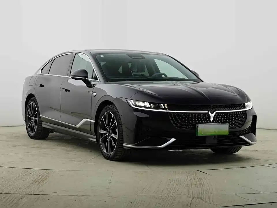 VOYAH Lantu chasing light