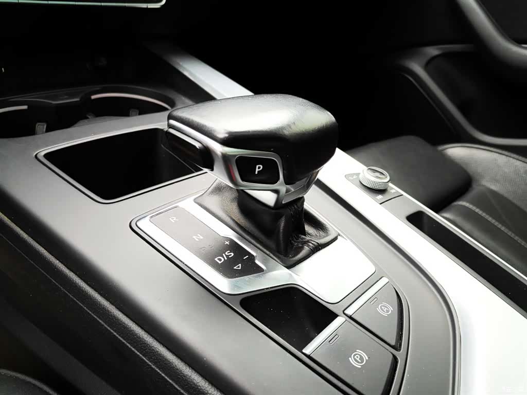 Audi A4L, 2021 11
