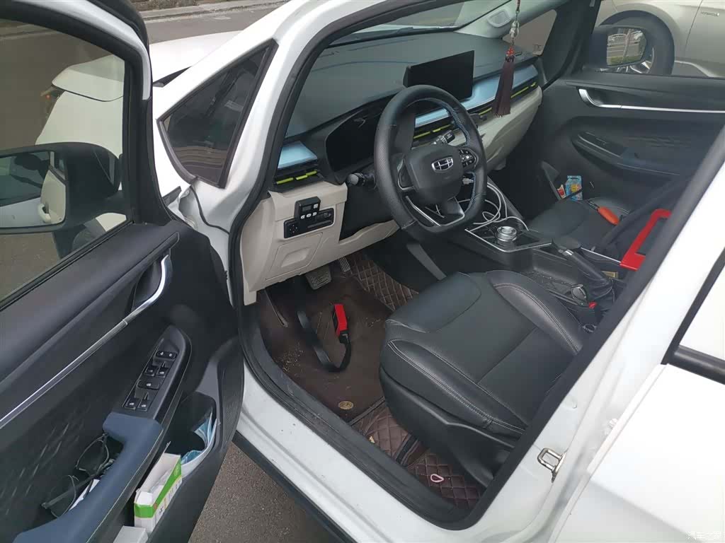 Geely EX3, 2022 13