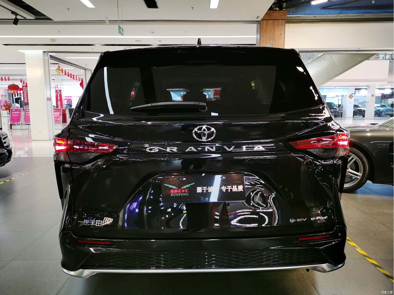 Toyota Granvia, 2025 4