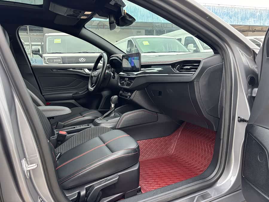 Ford Focus 2022, фото 16