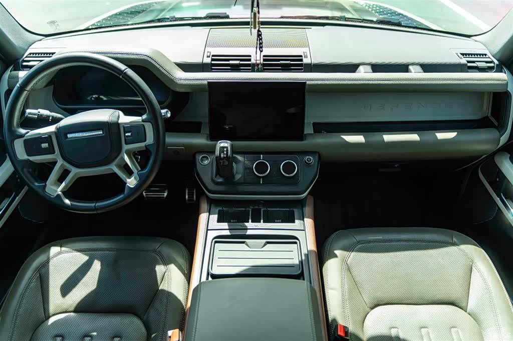 Land Rover Defender, 2021 12