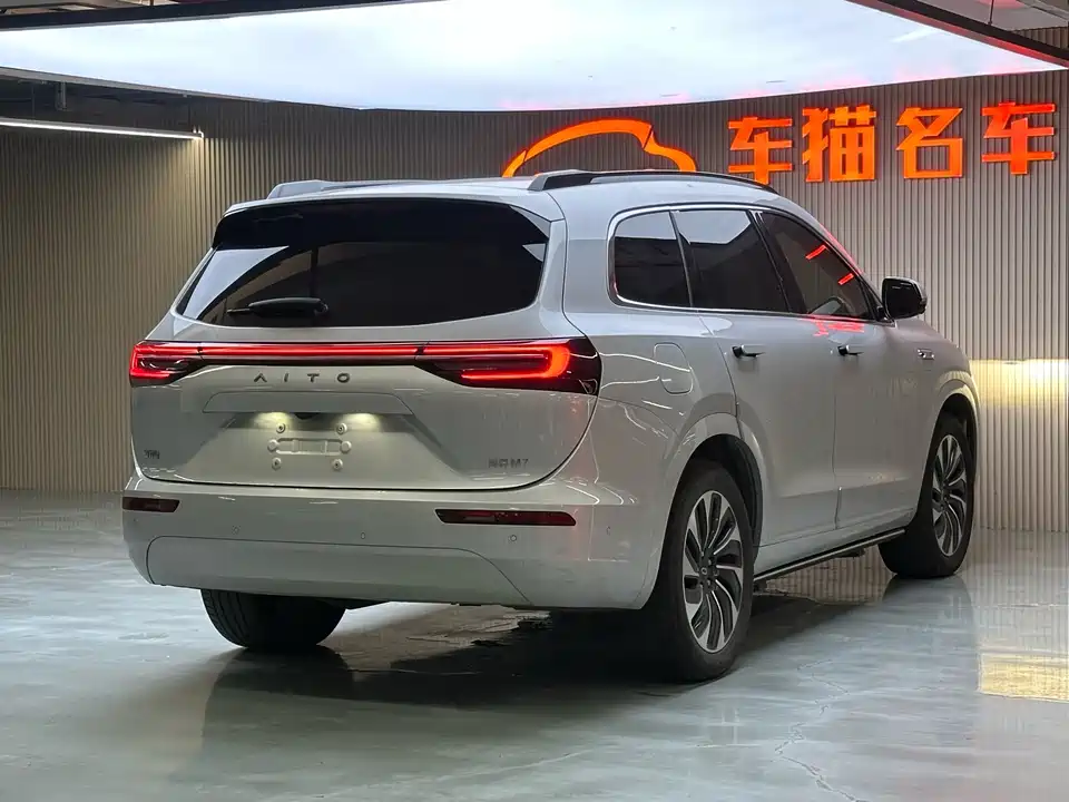 AITO Ask the world M7