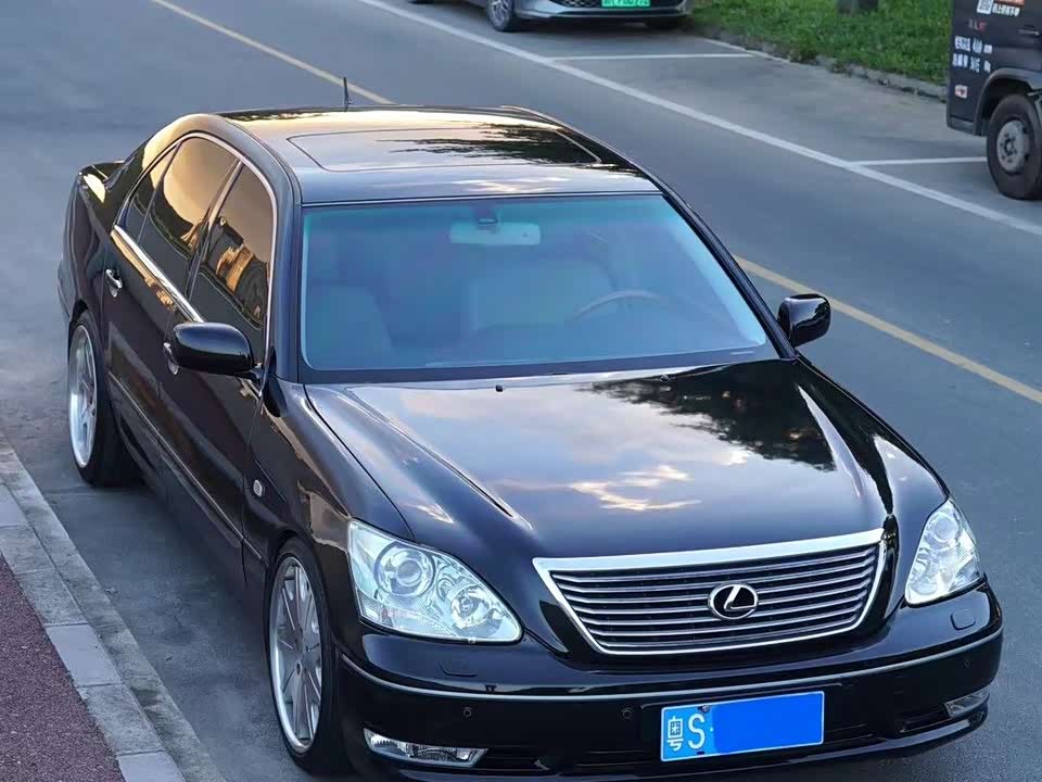 Lexus LS
