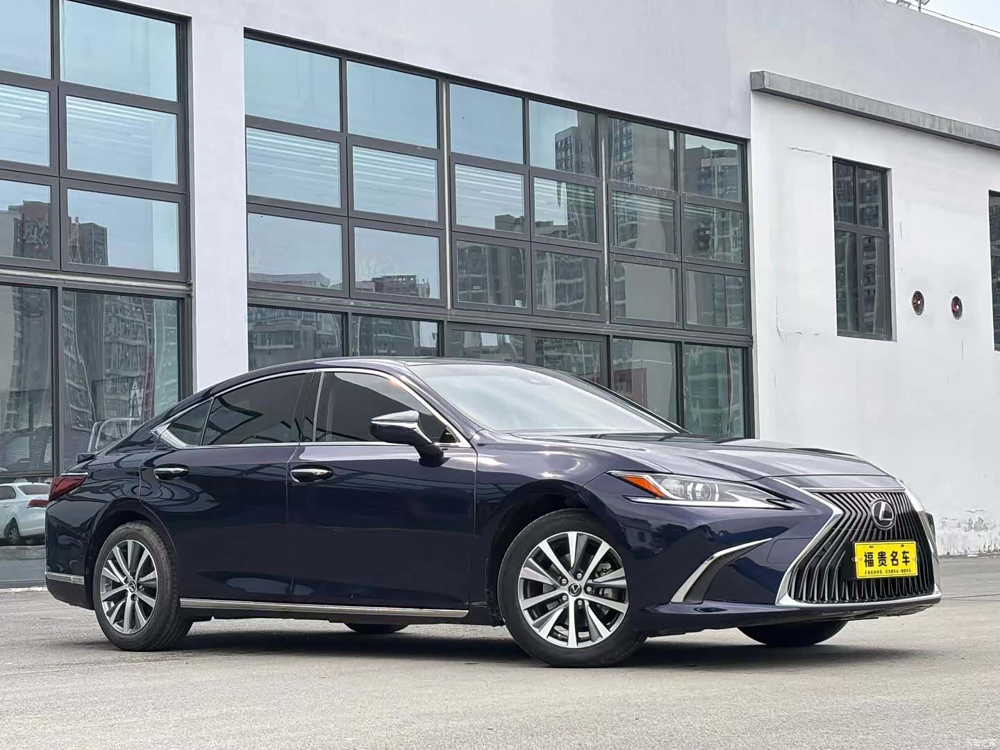Lexus ES, 2019 3