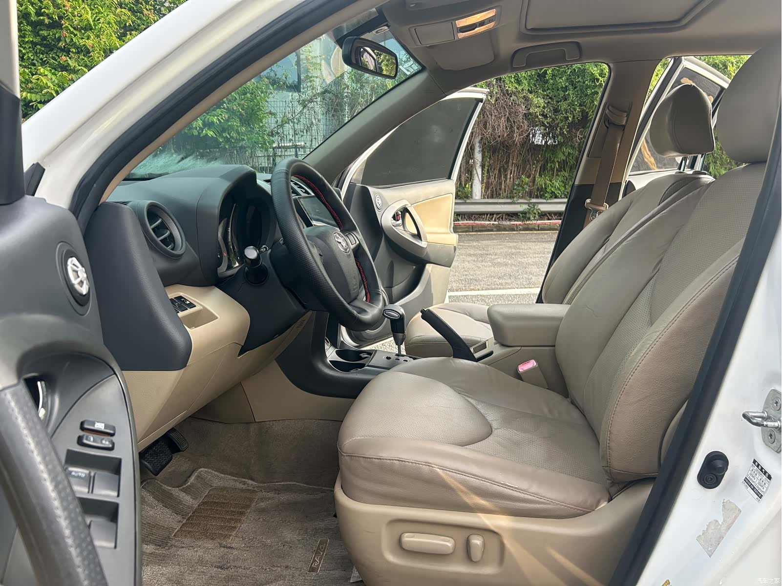 Toyota RAV4, 2011 8