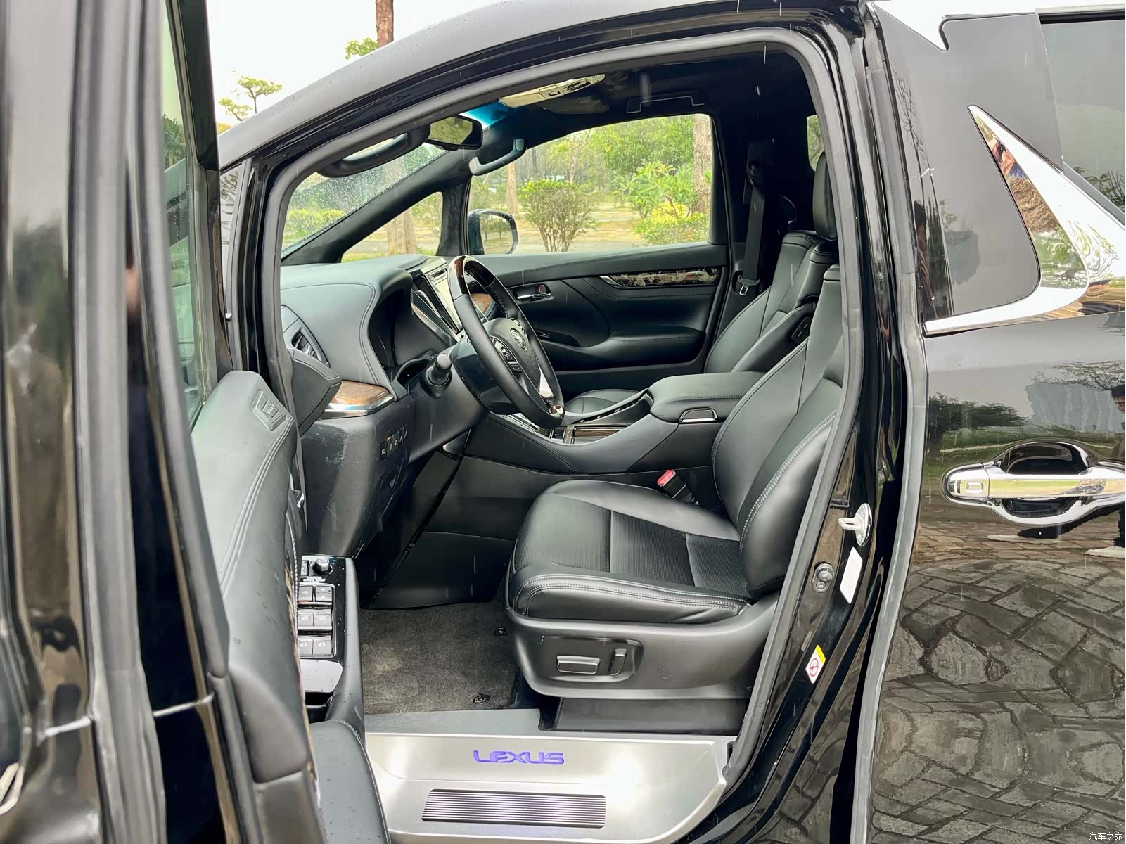Toyota Alphard, 2018 4