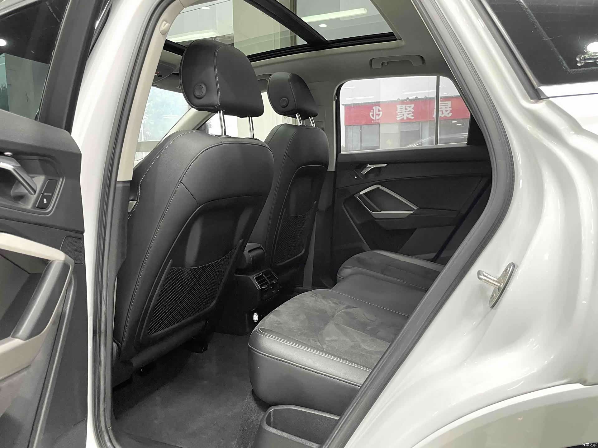 Audi Q3, 2022 10