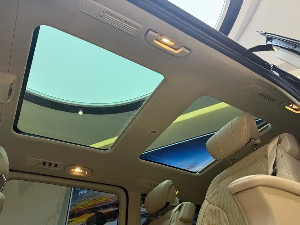 Mercedes-Benz V-class