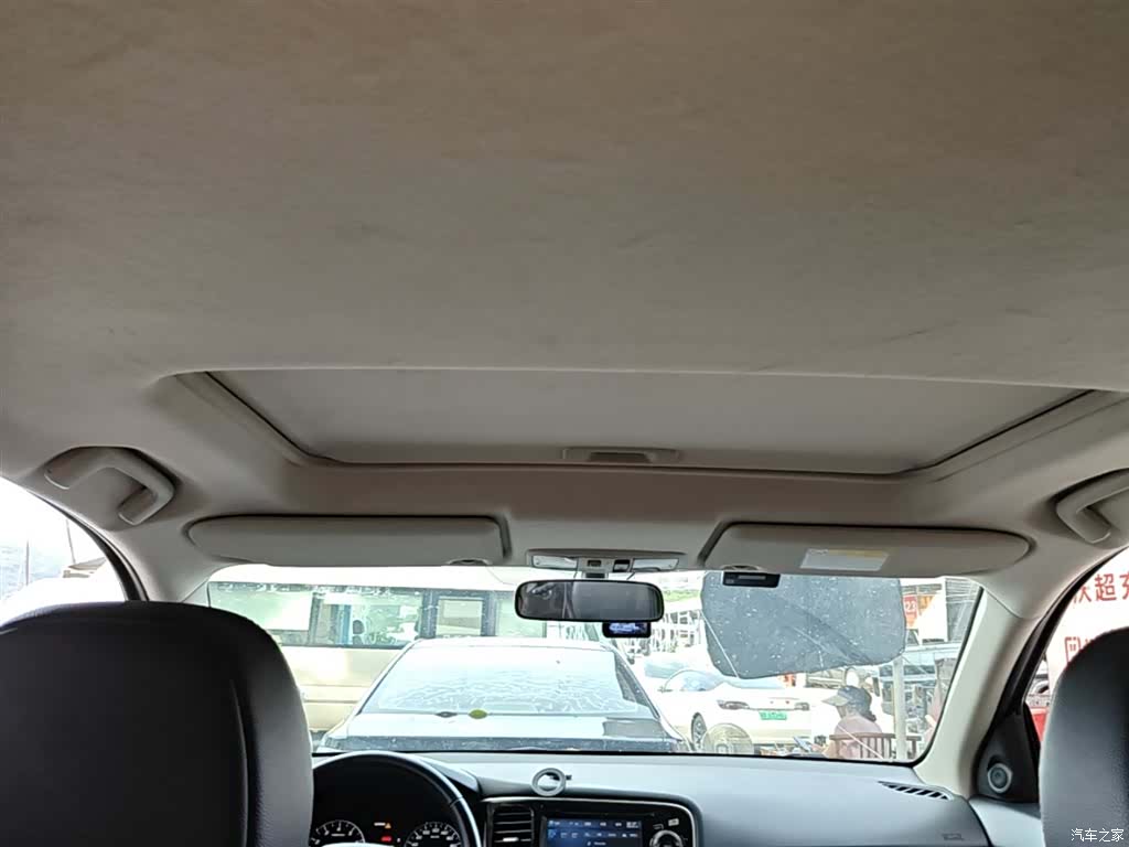 Mitsubishi Outlander, 2015 18